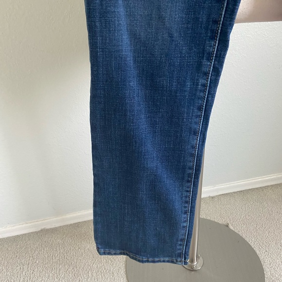 NWT Levi’s Classic Straight Hyper Sculpt Size 6 Long W28xL32 - Picture 3 of 11